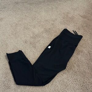Black Vuori everyday legging